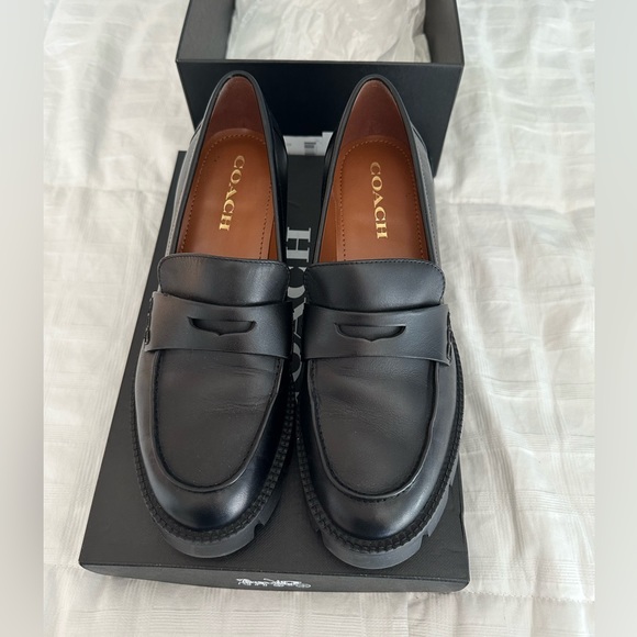 Excellent Condition Coach Colleen Black Leather heel penny loafer size 8 - Picture 3 of 7